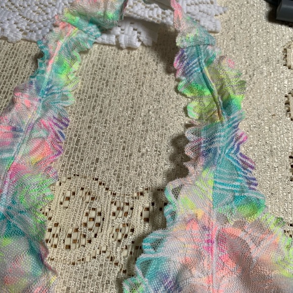 Victoria Secret Women’s Multicolor Lace Halter Bralette Size Medium - Picture 5 of 10
